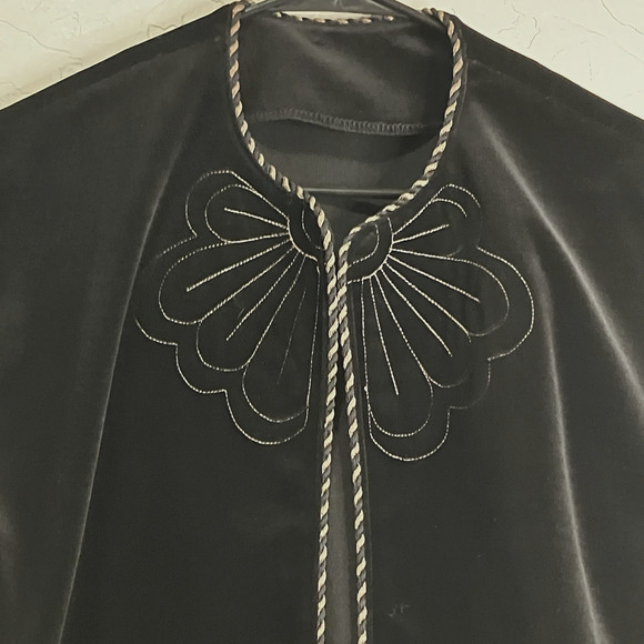 Vtg Black Velvet Vest M Metallic Sheen Rope Trim Embroidery - Picture 2 of 8